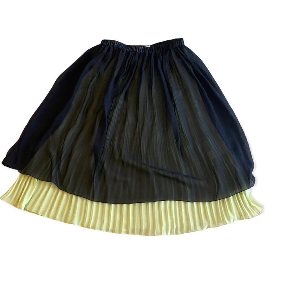 EUC Lapis black A Line skirt with green underlay